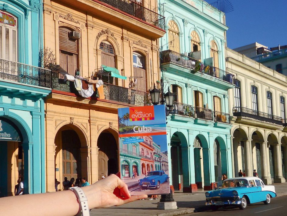GuideEvasion's tweet photo. Notre #concours "Guides en voyage" est lancé ! 👍 Postez une photo de votre guide en situation avec le #guideevasion ou en nous taguant ! 3 📷 seront sélectionnées par l’équipe pour remporter un guide au choix.
(Fin du concours: 21/09) ©Emilie Lézénès #JeudiPhoto https://t.co/tWgMCgq3QM