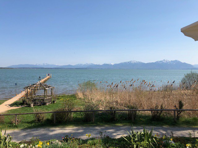 Omikron_Data's tweet photo. und Action: Start der Tagung Changemanagement zur Digitalisierung 🤖
Super Wetter. Schöne Location. Exzellente Referenten. 🌞 
Wir freuen uns auf ein großartiges IAPAM-Event, neuen Input und interessante Vorträge #digitaltransformation #KI #Changemanagement #nettworking #Chiemsee https://t.co/XDQt7dSyMg