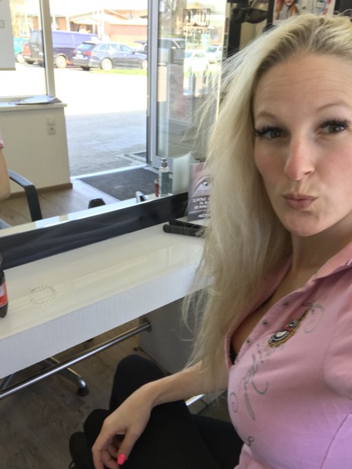 Was macht ihr bei dem sch&ouml;nem Wetter? ich bekomme jetzt wieder die Haare sch&ouml;n 😊 https://t.co/lHlyUx<a href="/tag/manyvids"class="tags"><span>#manyvids</span></a><a href="/tag/mvtube"class="tags"><span>#mvtube</span></a>