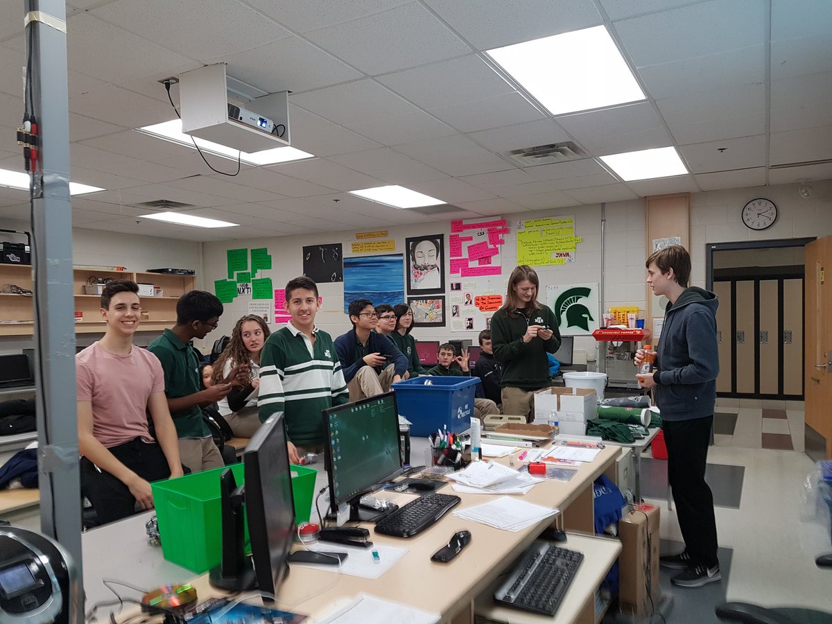 mtsrobotics5288's tweet image. Yesterday's season debrief, going over our shortcomings and achievements over the build and competition season. #omgrobots #SpartanPride
