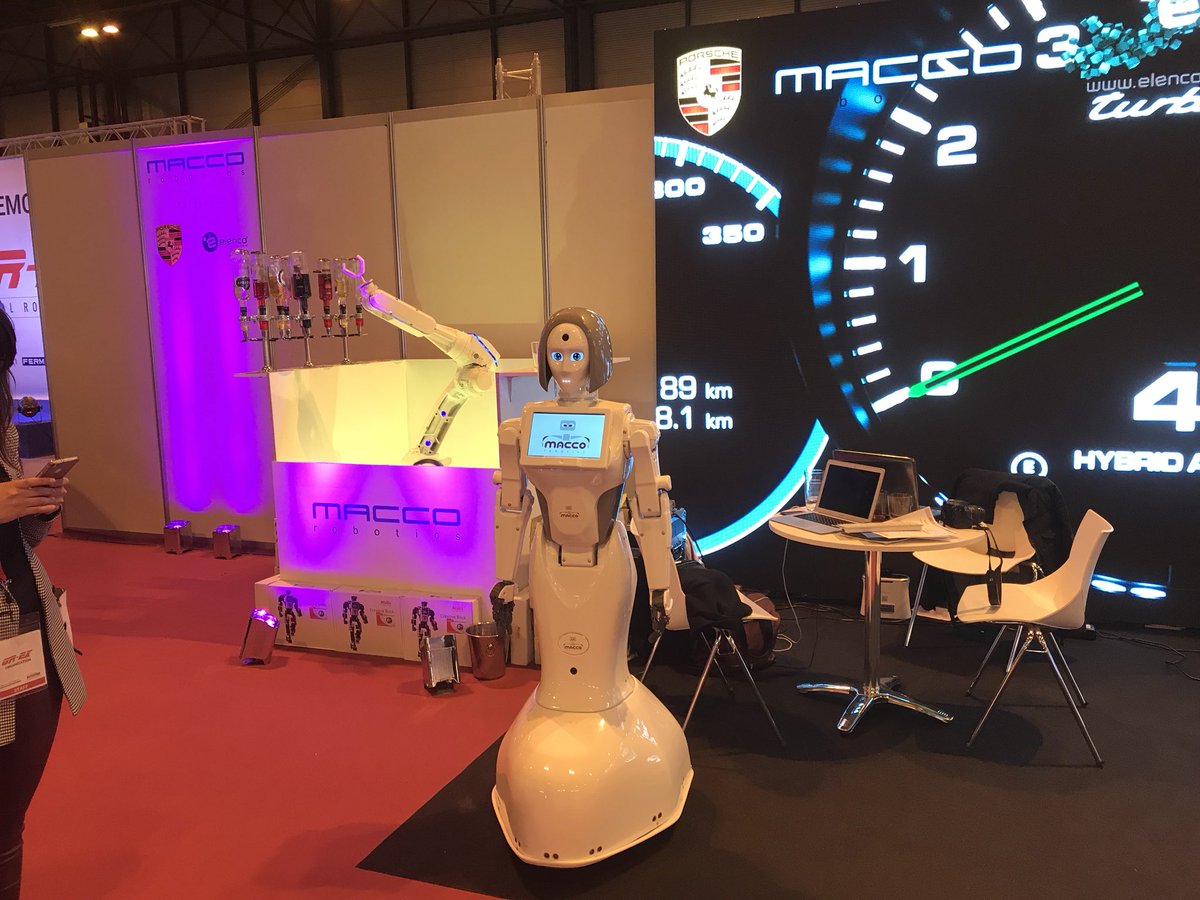 alvarodpg's tweet photo. En la feria #GlobalRobotExpo https://t.co/xc54AwUtU9