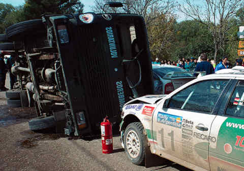 OpensTightens's tweet photo. #TbT to 2001 #WRC @rallyargentina feat. @MotorsportSkoda crews (at the time #Schwarz #Hiemer & #Thiry #Prévot)
One of the weirdest accidents occurred on a road section
Fire truck crashed into both #OctaviaWRC
Short vid https://t.co/zZsyZn95FA https://t.co/XkxsnVlrzh