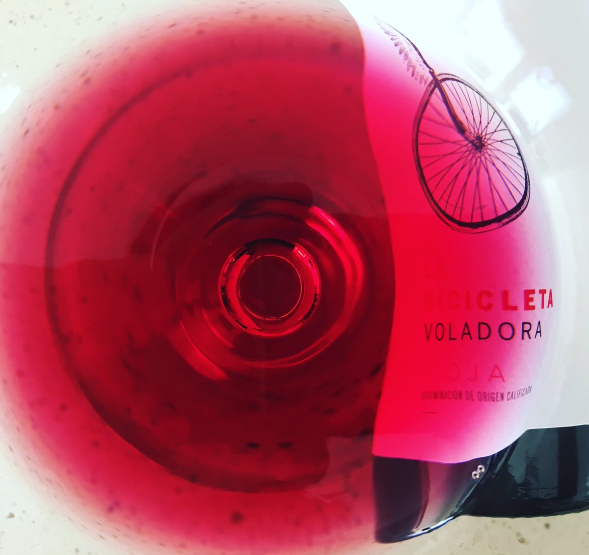 grblanco's tweet photo. ¡Mundo! ¡Que hoy es el día internacional de la #bicicleta ! ¿Lo celebramos con un #LaBicicletaVoladora ? #Artesano #LivelyWines #Artisan #Eco #ecocertified #organiccertified #Rioja https://t.co/ghUZMl2UoX