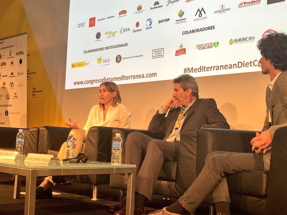 ObsCacao's tweet photo. Concluimos esta sesión de @dietamed sobre el #CacaoNatural y los lácteos afirmando que estos dos alimentos aportan infinidad de nutrientes a nuestra #salud #Alimentaria2018 #Mediterraneandietconference2018   #MejorconCacao https://t.co/aM13n8zp4x