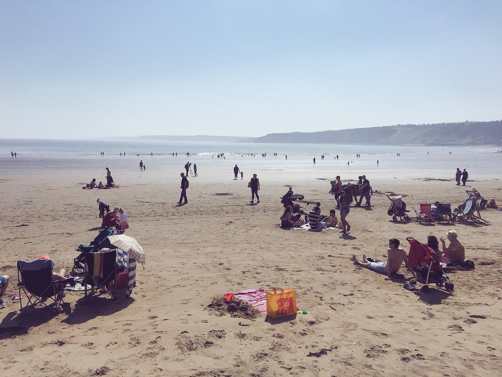 peterofthelane's tweet photo. Truly hellish scenes in #Scarborough right now on #WarmestDayOfTheYear for @5_News please send help. https://t.co/MLwonl1jQN