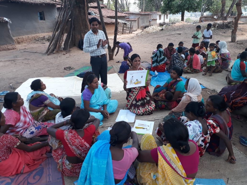 TRIFoundation's tweet photo. Health Change Vector trained by our health partner #PHRN conducted tola level meeting on ‘Care during pregnancy’ and discussed precautions to be taken during pregnancy at Jadi village, Kansir Panchayat, #Raidih, #Gumla under #PRIDE Project funded by @IKEAFoundation https://t.co/T5FywjuQLq