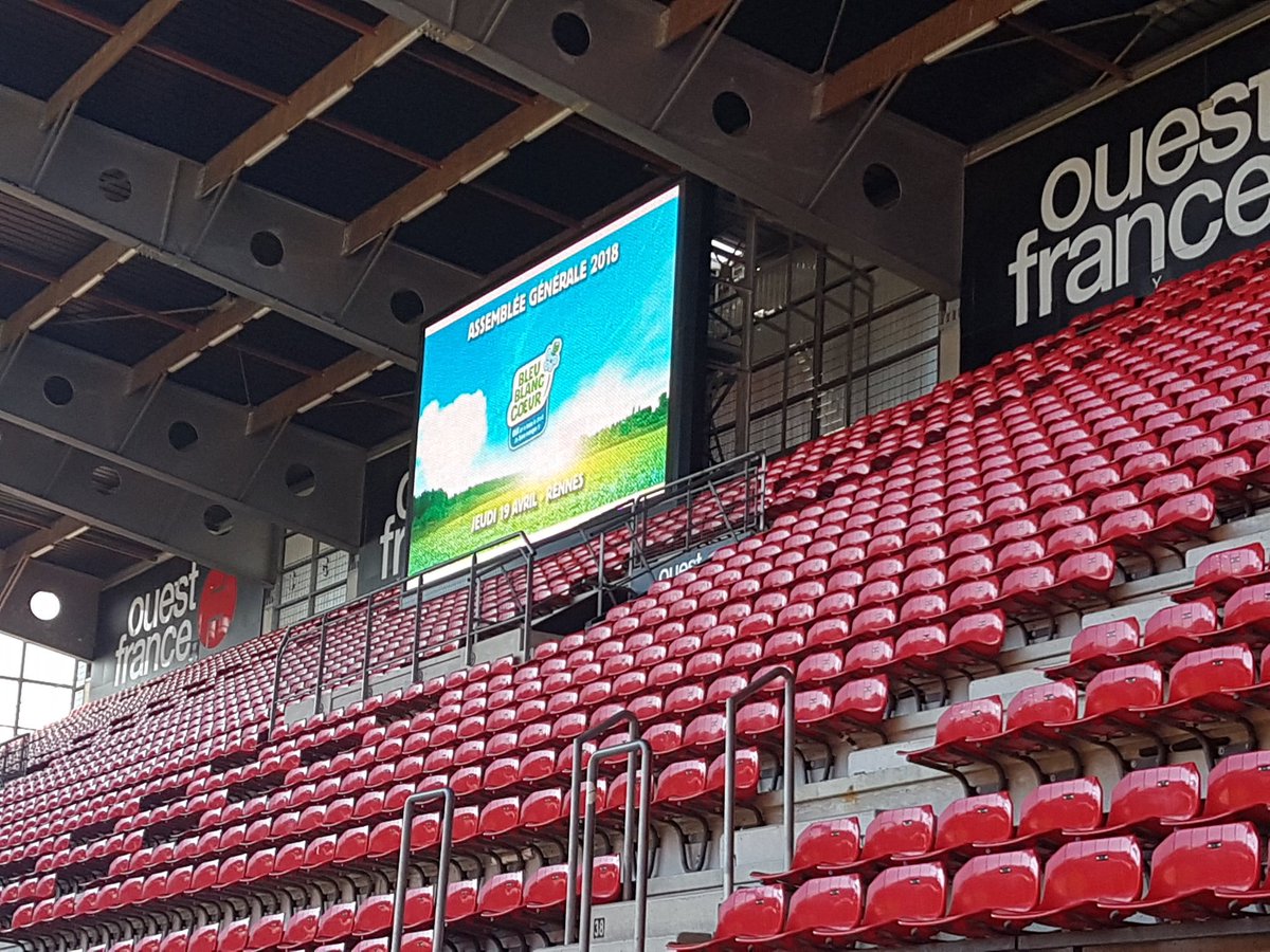 sebherpin's tweet photo. Journée de travail au @RoazhonPark 😊😊😊 #Srfc @staderennais @BleuBlancCoeur #agBBC2018 https://t.co/fmLPhJocup
