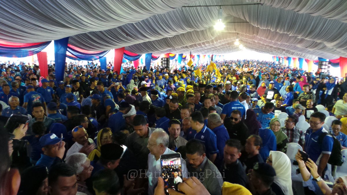 Full House! Penduduk Tanjung Piai meraikan kehadiran YAB Datuk Seri Mohd. Najib Bin Tun Haji Abdul Razak, Perdana Menteri Malaysia di Kukup Laut, Pontian.

#kitapilihbiru