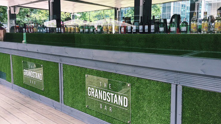 It's back! <a href="/Grandstand_Bar/">The Grandstand Bar</a> has re-opened in Canada Square Park in @yourcanarywharf 🍾 and the weather couldn't be better 🌞 #hottestdayoftheyear #WarmestDayOfTheYear #sunshine #outdoorbar #londonalfresco