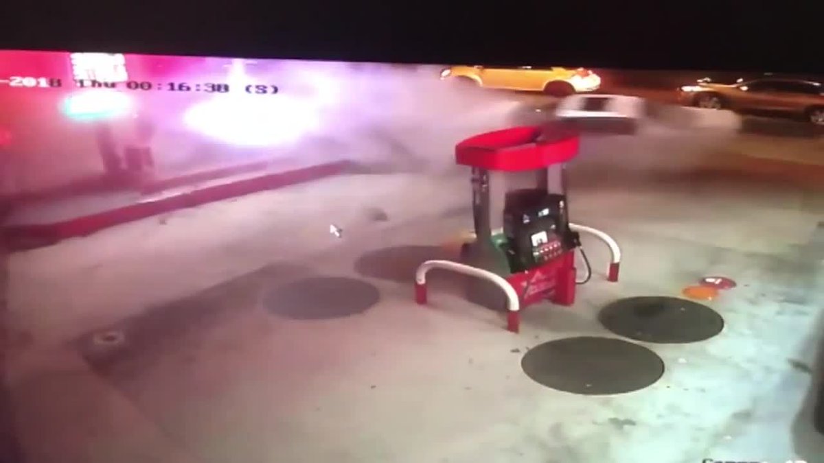 Surveillance video shows car crashing into Miami gas station bit.ly/2vsz2tL?utm_so… https://t.co/yTs0A8Vnah