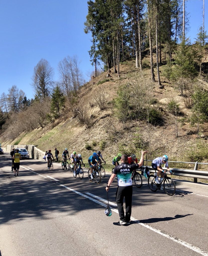 RBH_ProCycling's tweet photo. 🇦🇹 #TotA
still almost 2‘ lead for the 9-men in front. feeding time for @gro_felix #BORAhansgrohe #High5fulled https://t.co/0K9eucoYCf