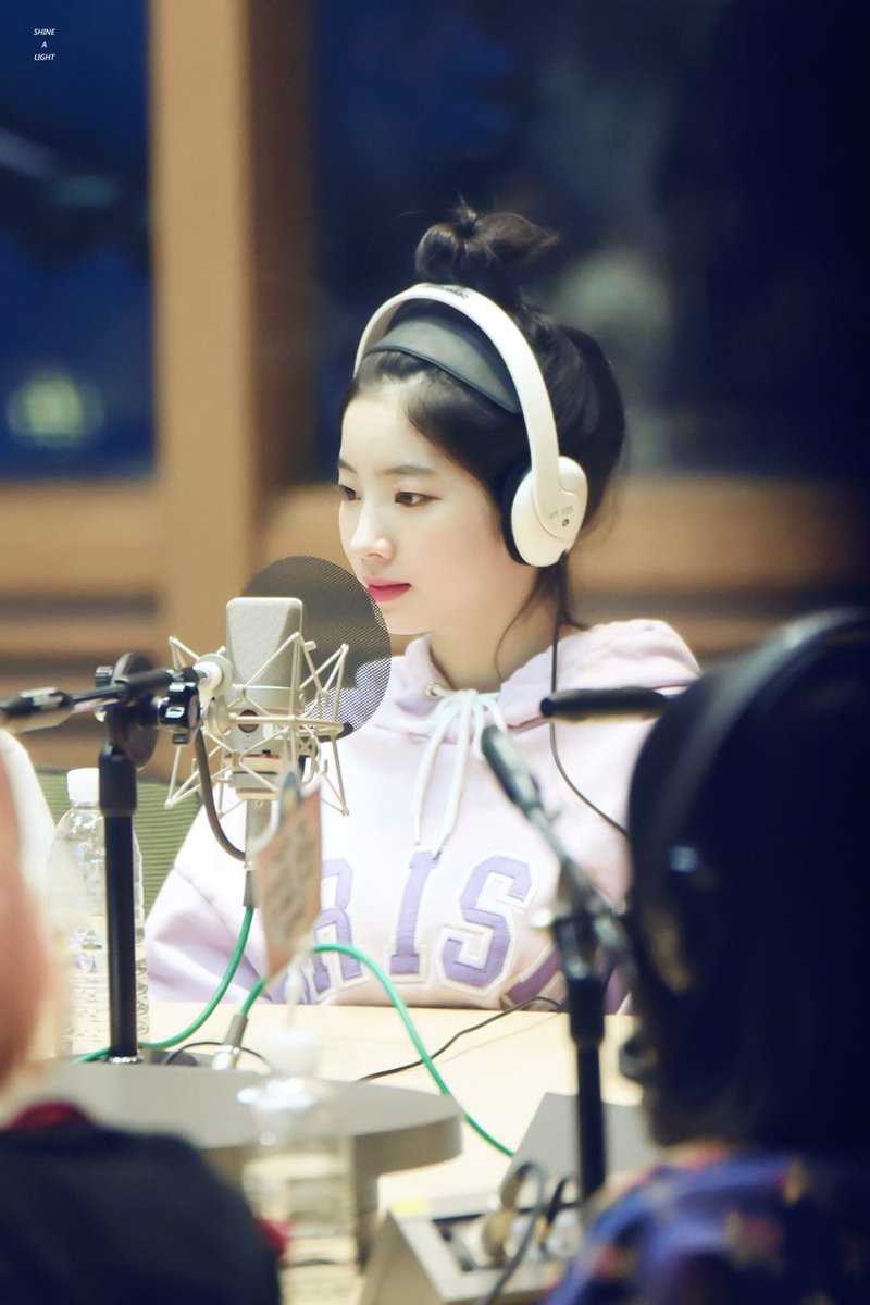 kimdahyun_kr's tweet photo. 180418  #트와이스 #다현 #twice #dahyun #ダヒョン
김모찌 ㅠ_ㅠ
모찌모찌 ㅠㅠㅠㅠㅠㅠㅠㅠㅠ
미쳐버려 ㅠㅠㅠㅠ 똥머리 사랑이즤 >3<
너무긔여워 ㅠㅠㅠ다대기ㅠㅠㅠㅠㅠ https://t.co/whcTXH1pnk