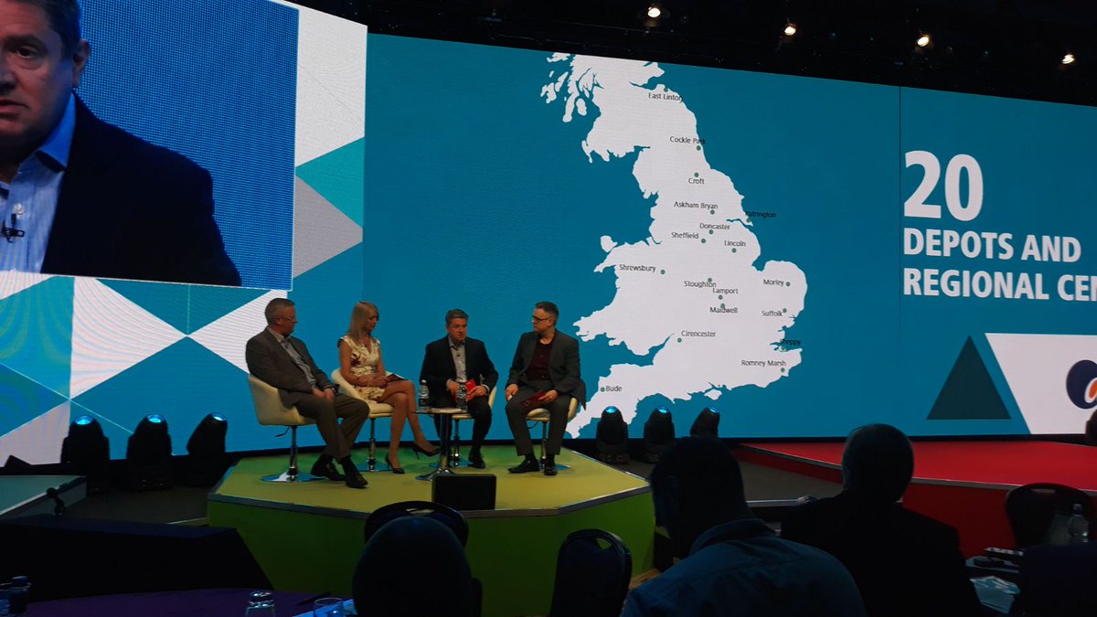 Reb_Wallis's tweet photo. Talking the importance of People #TheEconomyofPeople #SKO2018 https://t.co/lqARjACmHS