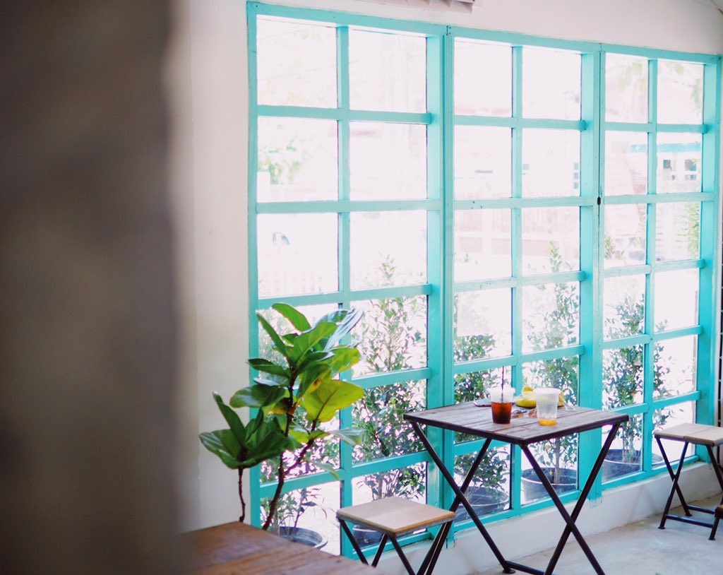 theabple4545's tweet image. บรรยากาศชิลด์ๆ ร้านเปิดเช้ามาก ตอนนี้เมนูยังไม่แน่นอน อยากซดอะไรก็บอกเค้าไปได้เลย #supportlocalroasters #reviewubon #reviewesan #cafehoppingubon #รีวิวอุบล