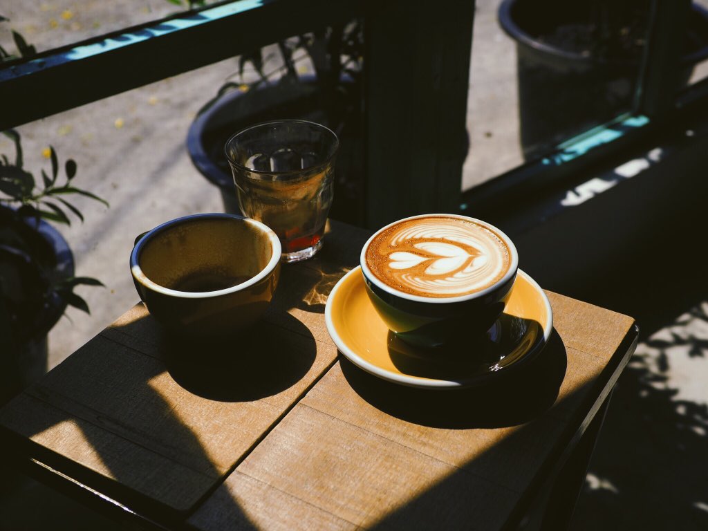 theabple4545's tweet image. บรรยากาศชิลด์ๆ ร้านเปิดเช้ามาก ตอนนี้เมนูยังไม่แน่นอน อยากซดอะไรก็บอกเค้าไปได้เลย #supportlocalroasters #reviewubon #reviewesan #cafehoppingubon #รีวิวอุบล