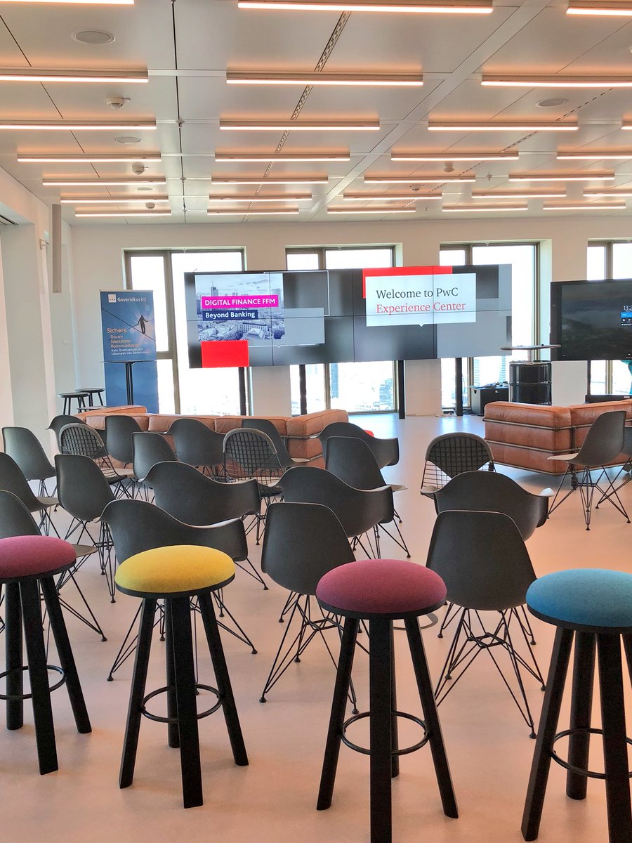 fintechcube's tweet photo. Auf geht’s zum zweiten Teil der #digitalfinance . Locationwechsel zu @PwC. #skyisthelimit #fintech #dffm2018 https://t.co/05crTnbftI