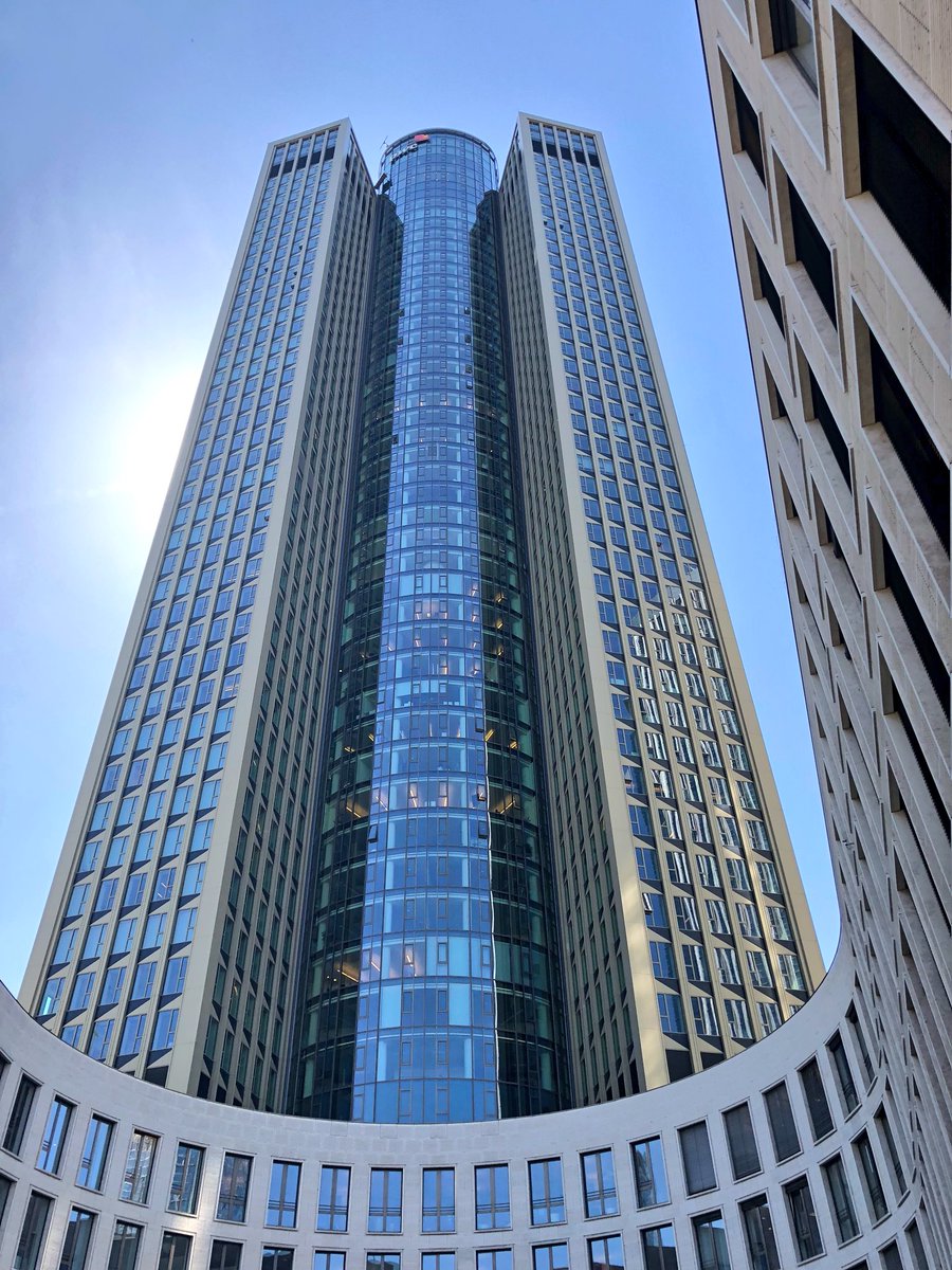 fintechcube's tweet photo. Auf geht’s zum zweiten Teil der #digitalfinance . Locationwechsel zu @PwC. #skyisthelimit #fintech #dffm2018 https://t.co/05crTnbftI