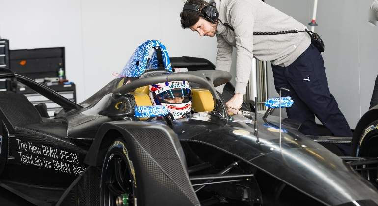 oficialspina's tweet photo. Esta es la lista completa de fabricantes inscritos para la sexta temporada de la Fórmula E (2019-2020): Audi Sport, BMW AG, DS Automobiles, Jaguar Land Rover, Mahindra Racing, Mercedes-Benz, NextEV NIO, Nissan, Penske Autosport, Porsche AG y Venturi Automobiles. #SPINA https://t.co/NGUORCl04I