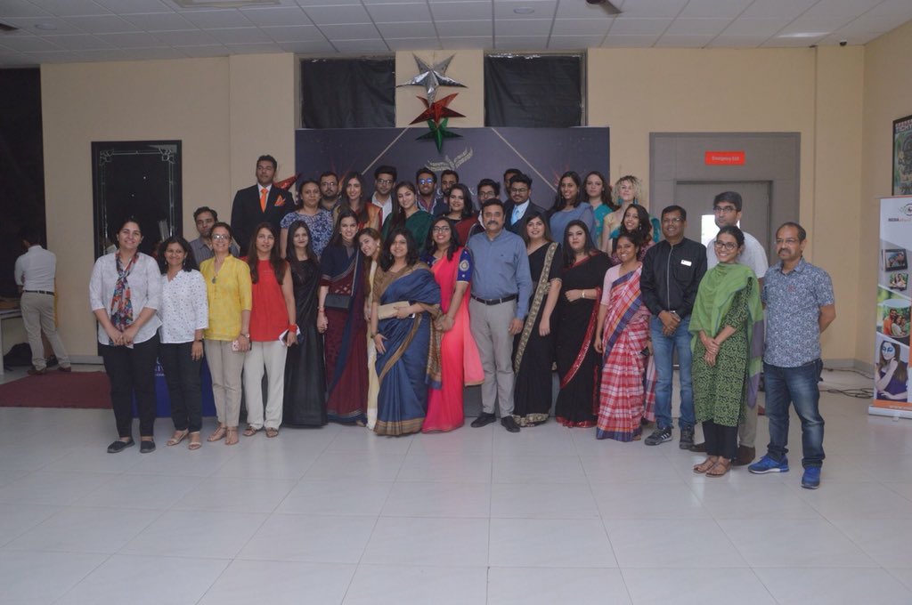 goenka_univer's tweet photo. A Warm Farewell to All Final Year Students! Thank you for being a part of our Journey...
#GDGoenkaUniversity #Transcend2018 #FarewellDay https://t.co/2lNn2VbWlV