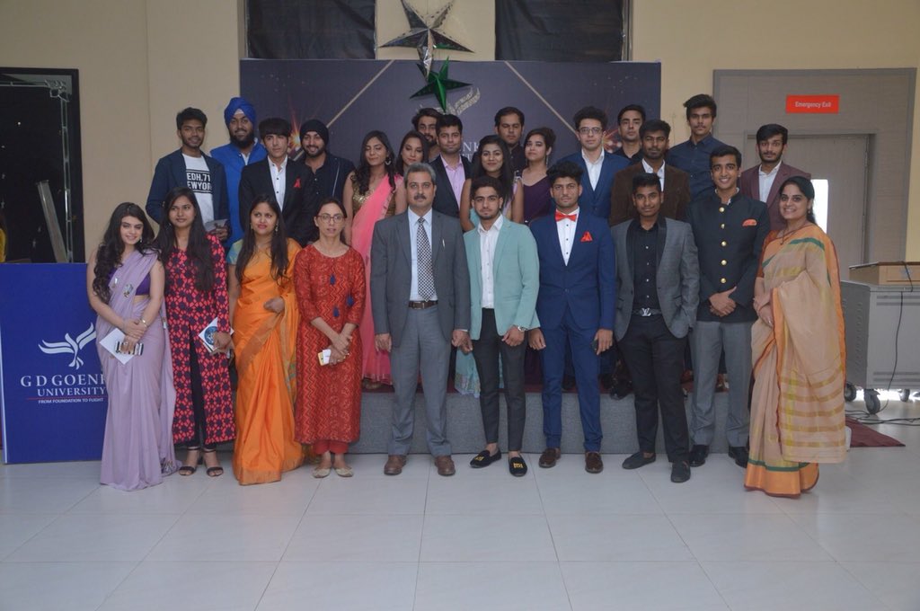 goenka_univer's tweet photo. A Warm Farewell to All Final Year Students! Thank you for being a part of our Journey...
#GDGoenkaUniversity #Transcend2018 #FarewellDay https://t.co/2lNn2VbWlV