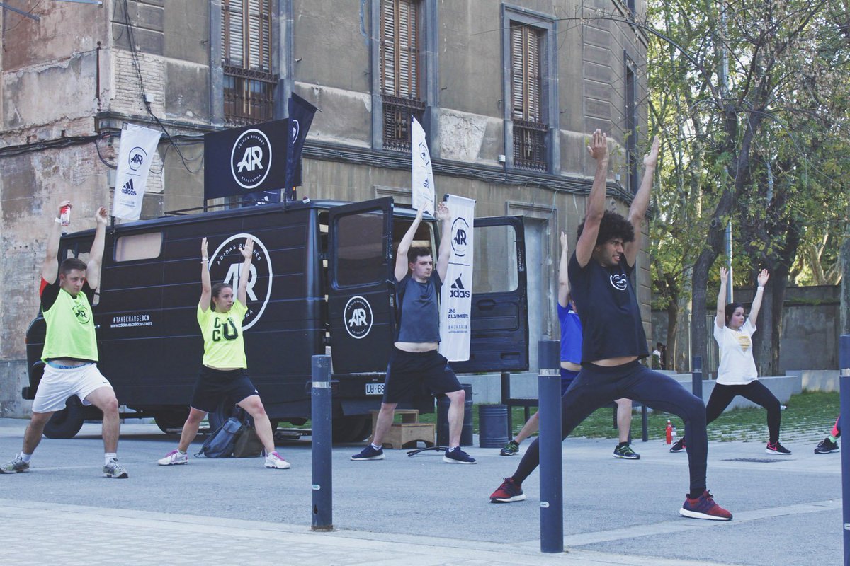 uniruncat's tweet photo. Quin entrenament més 🔝 el d'ahir! Aquí us deixem algunes fotos 📸 Seguiu atents a les nostres xarxes #Unirun, en breus anunciarem nous entrenaments 💪
#takechargebcn Més fotos aquí 👉 https://t.co/j4JXlqUVXp https://t.co/KuaIx4x2oi