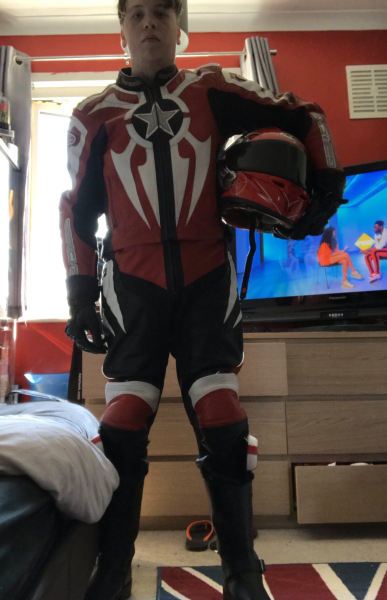 subleatherboy's tweet photo. My outfit today what do you think 😈 https://t.co/ue4UOK7jCx