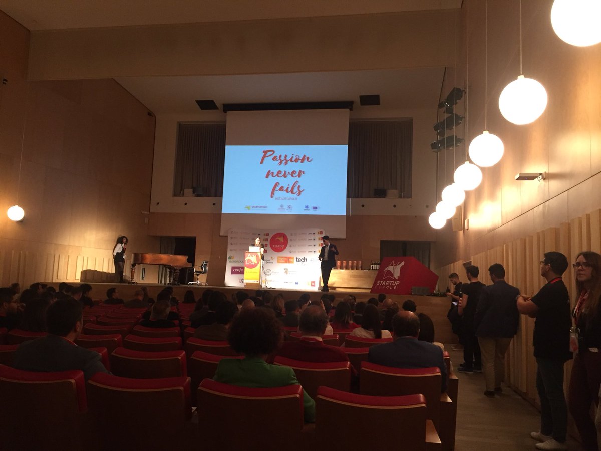 MDifferentPlace's tweet photo. #mydifferentplace en @StartupOle #StartupOle #closingceremony ¡¡Una feria productiva!! #Passionneverfails #startup https://t.co/gYHIEykACF