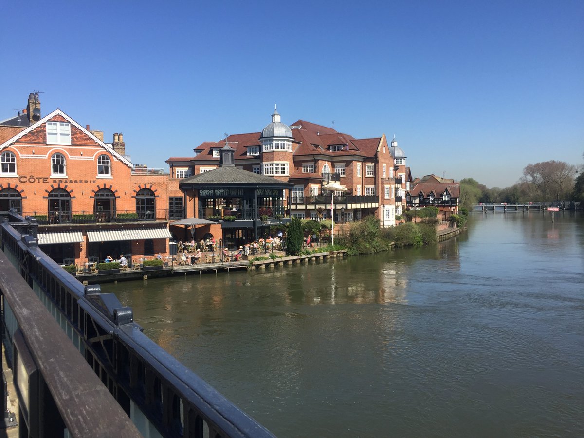 MinervaNet's tweet photo. Final day in glorious Windsor, our Marie Curie students taking part in outreach and comms training for better research impact #scicomms #ELENAeu #communication # H2020 https://t.co/QSQqVzC9k5