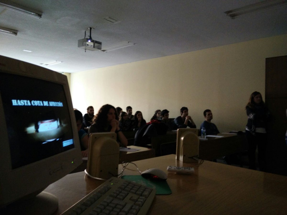 cras_arq's tweet photo. Hoy hemos estado presentando el corto #hastacotadeafeccion en la #ucm con las alumnas de 2°del grado de #arqueologia... Les hemos dejado sin palabras :) esperamos ver pronto alguna entre nosotras. #arqueopunk #arqueologiaenlucha https://t.co/lDKpdllCdZ