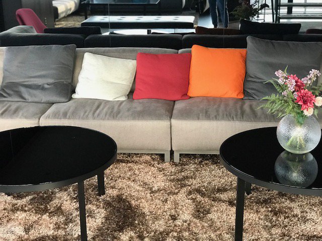 夢や目標があるのなら、
それに向かって努力し続けて下さい。

そして失敗を怖れない事！
失敗をずっと怖れてたら
なにも出来ないよ！

何も始まらないしね！
失敗は成功の元！

怖いなら僕に相談してみて下さい😃
➡️bit.ly/2sgnAA4   

僕のオフィスの共用スペースめっちゃ好き笑
おしゃれ