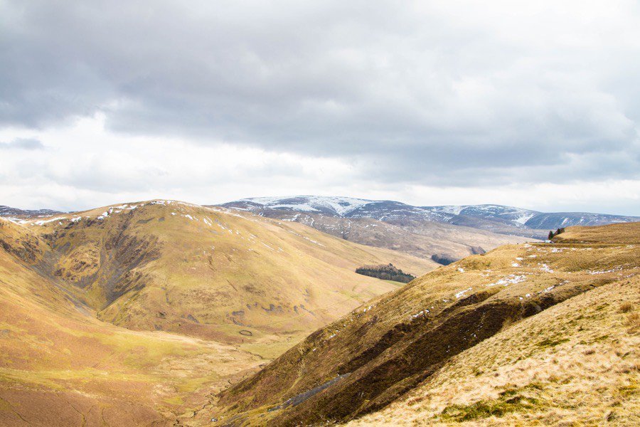 Stravaig_Aboot's tweet photo. The #DevilsBeefTub is a dramatic 150 metre deep hollow between 4 hills just north of #Moffat, one of two main sources of the #RiverAnnan.
More on the blog: https://t.co/pzX9CROAFI
#countryside #mountain #mountains #Π³ΠΎΡΡ #Berge #montagnes #MountainView #MountainLove #HillWalking https://t.co/eq6WPBuf40