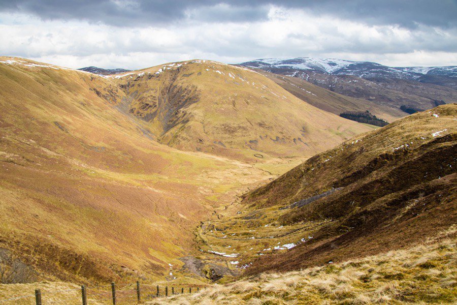 Stravaig_Aboot's tweet photo. The #DevilsBeefTub is a dramatic 150 metre deep hollow between 4 hills just north of #Moffat, one of two main sources of the #RiverAnnan.
More on the blog: https://t.co/pzX9CROAFI
#countryside #mountain #mountains #Π³ΠΎΡΡ #Berge #montagnes #MountainView #MountainLove #HillWalking https://t.co/eq6WPBuf40