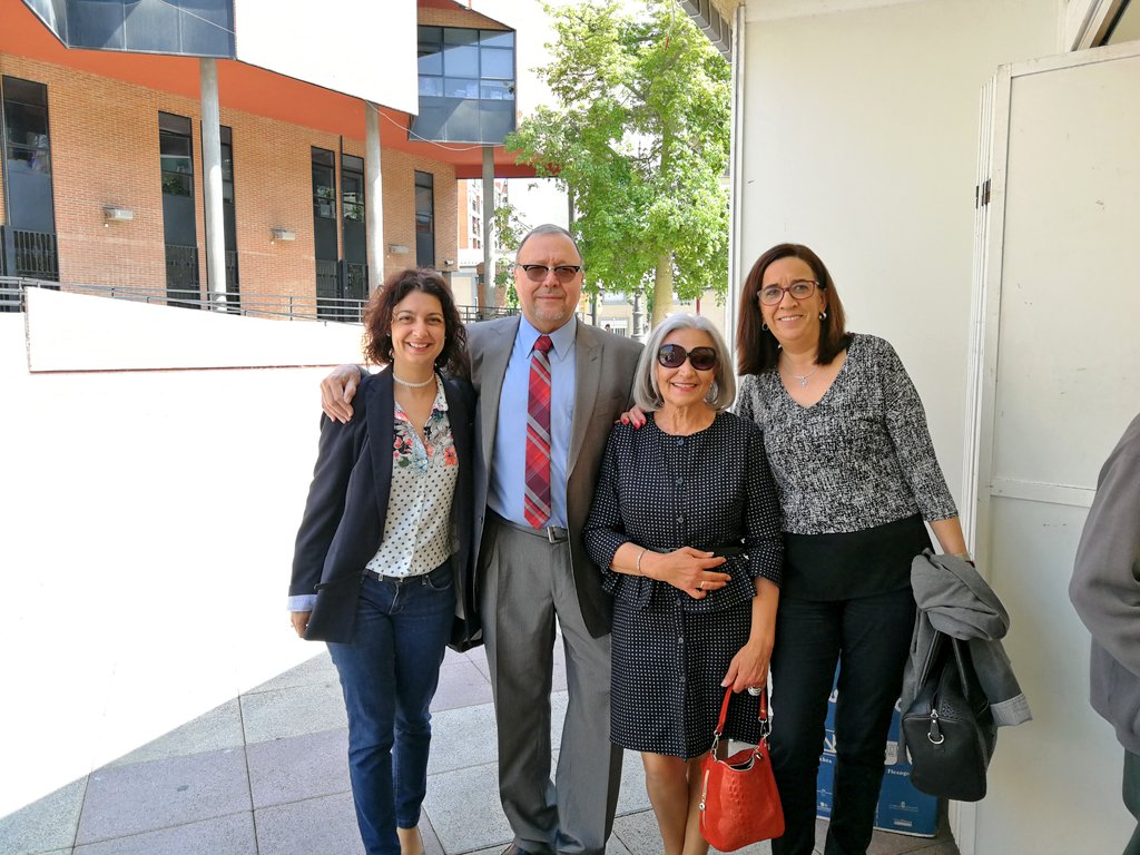 PPMolinaSegura's tweet photo. #Semanadelasalud2018 en #MolinaDeSegura
Entrega de los VIII Premio Dr. Francisco Guirado a, Luís Alberto Ceruto, médico del @Hospital_Molina, a Mari Carmen Garres, Administrativa del Centro de Salud Antonio García y a las Asociaciones de Enfermedades Raras @FEDER_ONG y @AMAER_AC https://t.co/0wpIlvgUcp