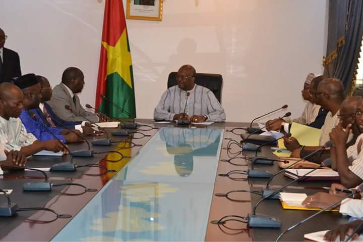 UPCVictoire's tweet photo. Images de la délégation du CFOP conduite par @zephirindiabre1 en entretien avec le président du Faso @rochkaborepf. #BurkinaFaso #Politique https://t.co/jvu6GMwRfe