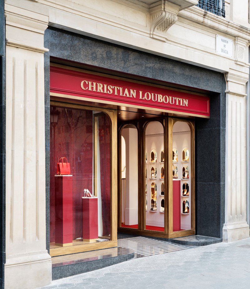 Kostbar oversætter røg Christian Louboutin on Twitter: "Thanks for the warm welcome, Barcelona!  The newest Christian Louboutin boutique is now open. Stop by, say hello,  stay for the shoes. #LouboutinWorld https://t.co/KwFN1gBMXI" / Twitter