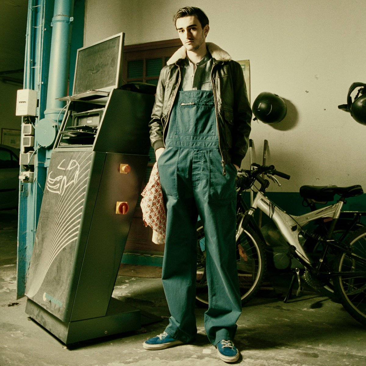 GARAGELAND 🏁
New editorial by <a href="/JusteMagazine/">Juste Magazine</a> 
-
Check the similar styles on our website with the LC 930 D and LC 5331 X jackets
-
#schott #schotteurope #schottnyc #jacket #leatherjacket #schottleatherjacket #garage #garageland #justemagazine #editorial