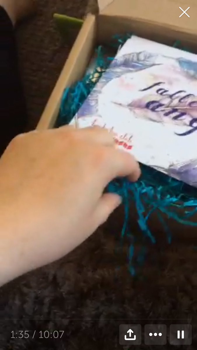 dzwomble's tweet image. Watch @RAKtivist_Rae's broadcast: #bookboxunboxing pscp.tv/w/bah5RjEzOTYx…