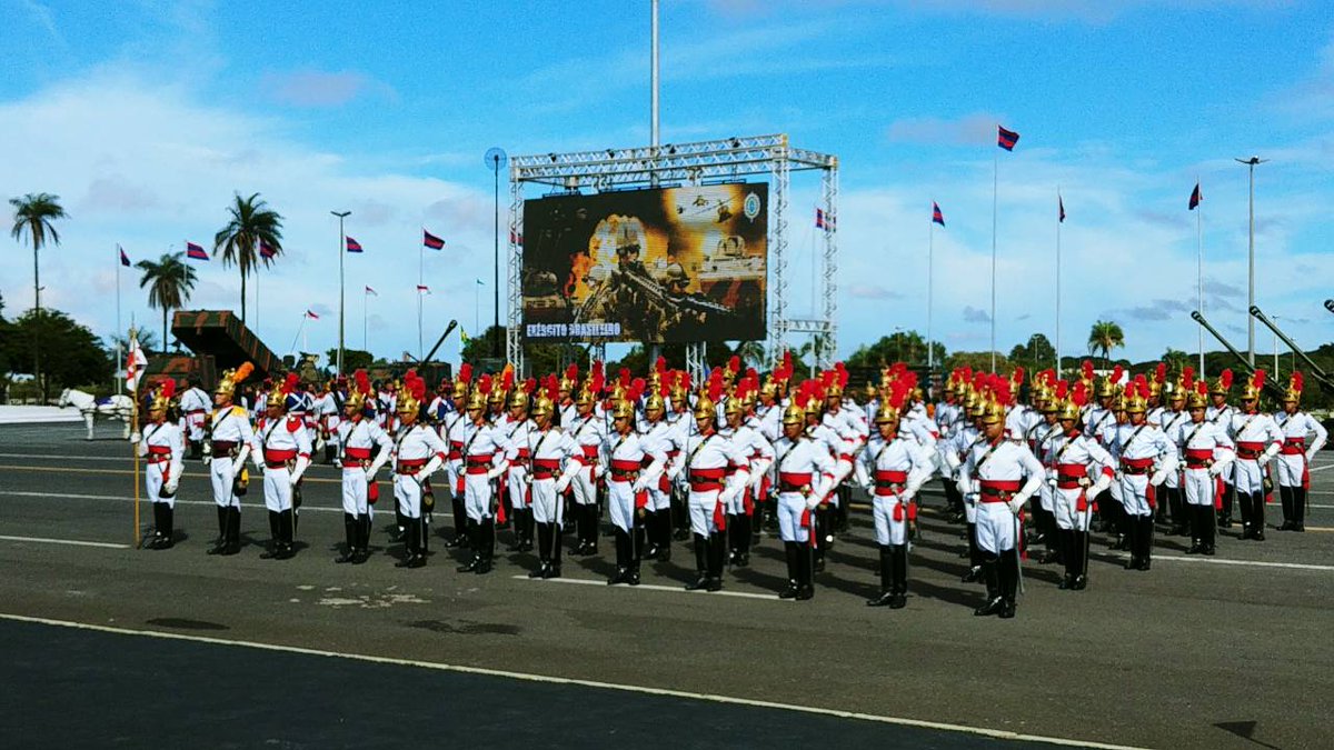 exercitooficial's tweet photo. Tudo pronto para a comemoração do #DiadoExército em Brasília - DF. #ExércitoNuncaPara #19deAbril https://t.co/zpFYut1183