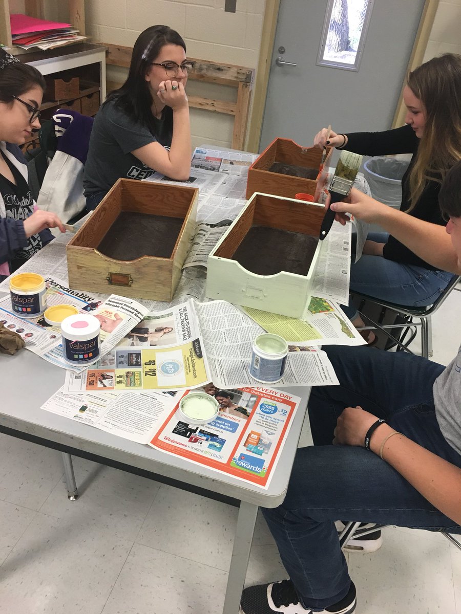ECrewsArt's tweet photo. Practice furniture painting with Art IV. Art comes in many forms! #Sjhstrojans #sjhsart https://t.co/DTIoUxXu0V