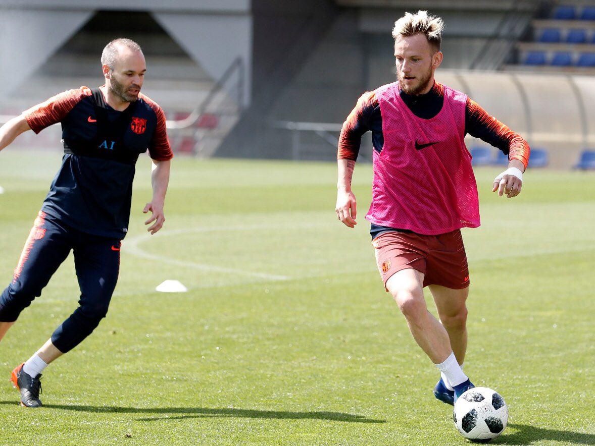 ivanrakitic's tweet image. Contento por estar de nuevo con el equipo, preparando la final de #CopadelRey 💪⚽️
Happy for being back with the team, focused on the final of the Copa del Rey #ForçaBarça 🔵🔴