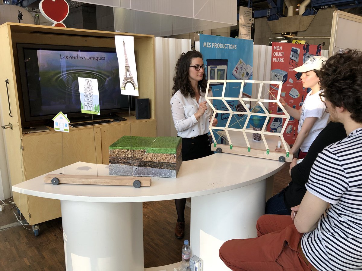 guillaumeAcBr's tweet photo. #semainejeuneschercheurs #SDJC Venez vite voir Marina qui nous parle de séismes @citedessciences https://t.co/K0b3Fteyw0