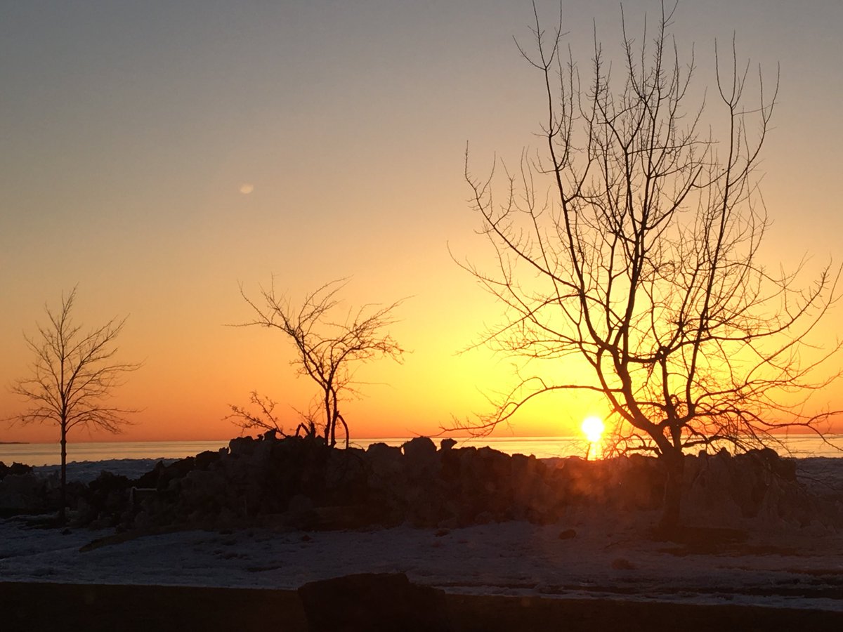 YIPAorg's tweet photo. Sun rises this morning just as bright as the youth workers coming to learn today at Great Lakes Aquarium with YIPA! Hope to see you there #YIPA #yiparoadtrip https://t.co/geI7Zu3grH