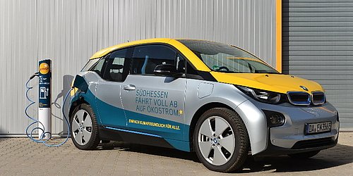 Wissenschaftsstadt Darmstadt erhält Elektroauto für Praxistest von der ENTEGA dlvr.it/QQ42JQ https://t.co/JWGJrZwQft