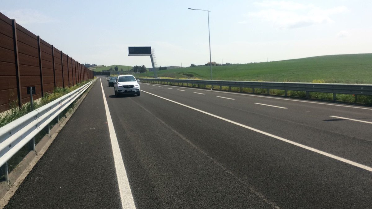 clientiANAS's tweet photo. #ANASinforma aperti al #traffico 8 km di nuova #viabilità su #SS655 #Bradanica lotto della #Martella dallo svincolo provvisorio per la strada provinciale
Timmari-Santa Chiara allo svincolo di #Matera Centro per l’abitato di Matera e
per la #SS7 #Appia. https://t.co/Jq2snS8EdJ