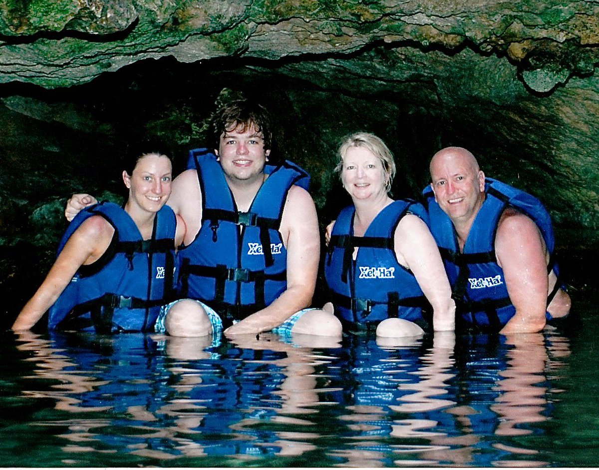 MaureenMaloney5's tweet photo. I want my family backโค๏ธ๐จโ๐ฉโ๐ฆโ๐ฆ. My son was killed ๐by a criminal #illegalAlien who should never have been in the country
#OldThingsIWantBack
#PermanentlySeperated
#POTUS
#MatthewDenice
#JusticeForMattD https://t.co/UZPdqXdkGk