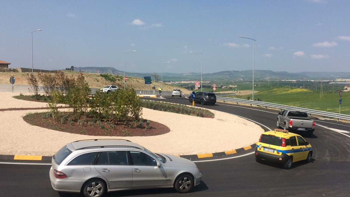 clientiANAS's tweet photo. #ANASinforma aperti al #traffico 8 km di nuova #viabilità su #SS655 #Bradanica lotto della #Martella dallo svincolo provvisorio per la strada provinciale
Timmari-Santa Chiara allo svincolo di #Matera Centro per l’abitato di Matera e
per la #SS7 #Appia. https://t.co/Jq2snS8EdJ