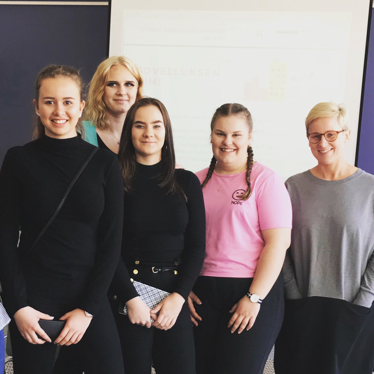 tapahtumatespoo's tweet photo. Pirkanmaalaisten nuorten sometiimi toimi tänään kaupunkitapahtunien applikaation kehittäjien sparraajina. #yhteistyö #espoo #tampere #urbanespoo #applikaatio https://t.co/iEcLmDUoWV