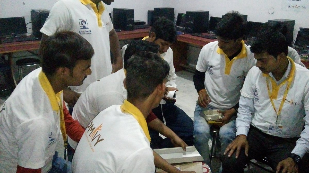 IcteLucknow's tweet photo. Our CCTV Installation Technician Students doing the Box Housing Camera Practical @IcteLucknow @ictelko @NSDCINDIA @MSDESkillIndia @FollowESSCI @PMOIndia @dpradhanbjp @AnantkumarH @myogiadityanath #Skill4Jobs https://t.co/0xWctU6bJ0