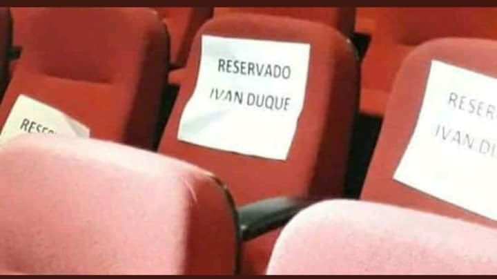 GuillEfeV77's tweet photo. @CGurisattiNTN24 @NoticiasRCN @NTN24 @rcnradio @JoseMAcevedo "Manipulan las encuestas, manipulan la información, manipulan lo electoral. Ahora también manipulan las barras de un debate para q solo se escuchen de fondo los aplausos del preferido del medio que invita. Mal" @GustavoBolivar #DebateCafetero #ElEjeElige https://t.co/NBtj8Wxq0m