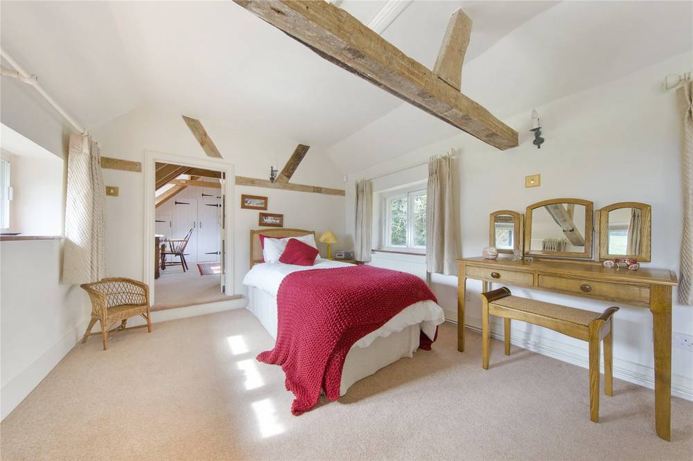 JSDorking's tweet photo. Live in the beautiful #SurreyHills in this outstanding #property for sale. Guide Price Of Β£1,275,000
King Georges Hill, #AbingerCommon #Dorking #Surrey
View: https://t.co/vNftzOdpMv
#periodproperty #cottage #SurreyLife #JacksonStops https://t.co/Y0Juhl5QZS